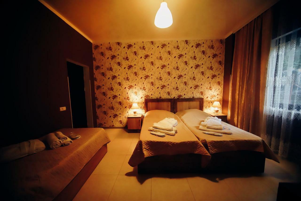 Guest House Royal Comfort With Terrace クタイシ エクステリア 写真